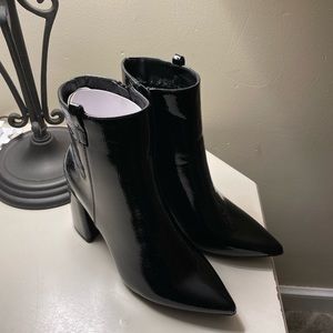 Black booties pointed toe